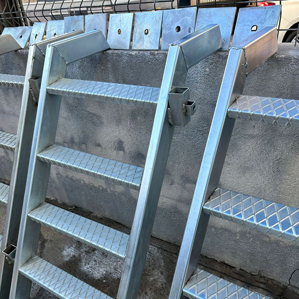 Koç Elektrometal, Elektrogalvaniz, Ankara Elektrogalvaniz, Galvaniz, Çinko Galvaniz, Bağlantı Parçaları, Boru ve Profiller, Basınçlı Kaplar, Çelik Konstrüksiyon, Makine İmalatı, İnşaat Makine ve Ekipmanları, Makine Kabinleri, Kent içi metal ürünler, özel döküm parçaları, Elektrik direkleri, tij, bağlantı parçaları, iskele parçaları, aydınlatma direkleri 